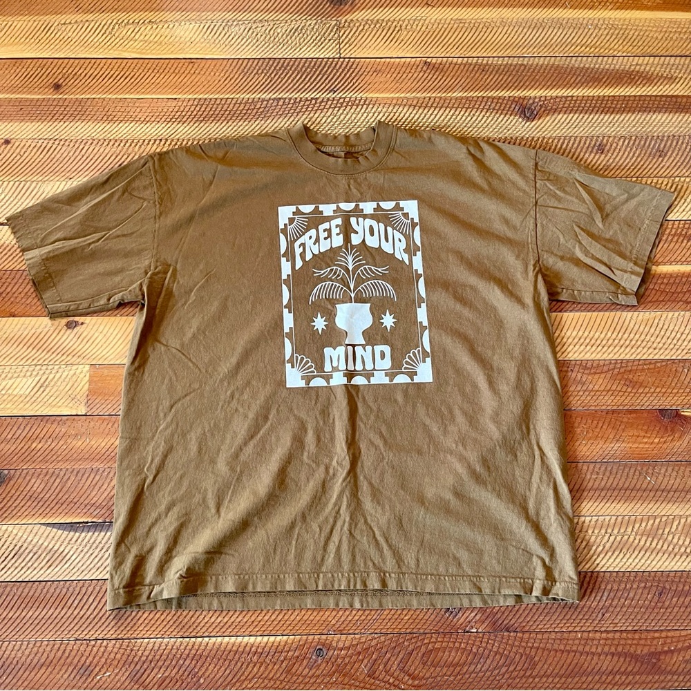 NEW Women’s The Midwest Sun Size Large/XLarge Oversized Tee “free your mind”